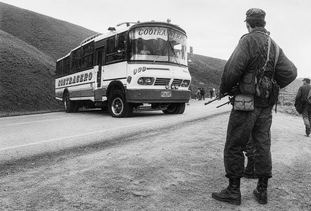 La masacre del páramo de La Sarna, ocurrida el 1° de diciembre de 2001, sigue siendo una herida abierta para las víctimas, sus familias y el país. Aunque la justicia colombiana reconoció la responsabilidad del Estado, la impunidad aún persiste. Por eso, el caso fue llevado ante el Sistema Interamericano de Derechos Humanos, en busca de verdad, justicia y reparación integral.