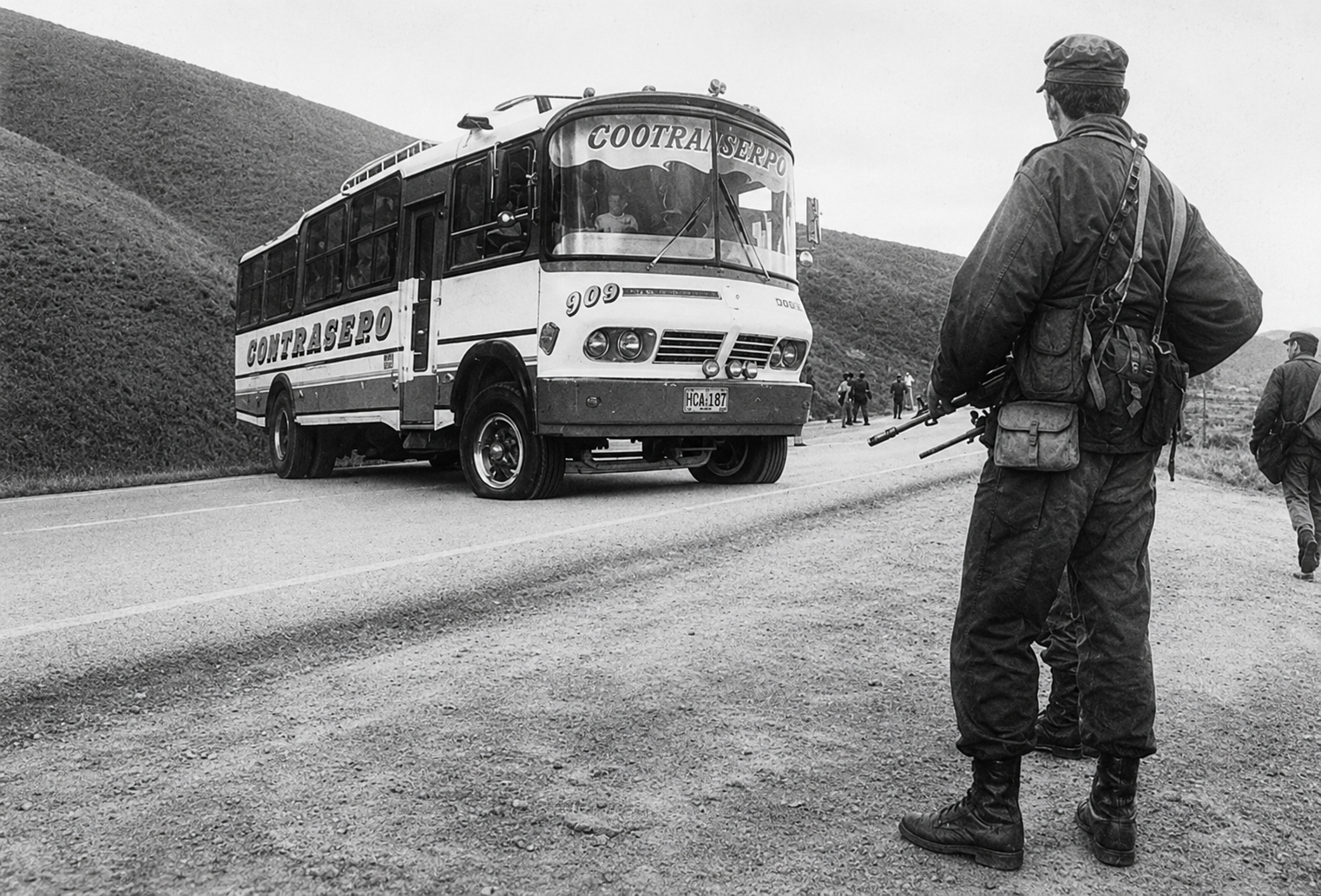La masacre del páramo de La Sarna, ocurrida el 1° de diciembre de 2001, sigue siendo una herida abierta para las víctimas, sus familias y el país. Aunque la justicia colombiana reconoció la responsabilidad del Estado, la impunidad aún persiste. Por eso, el caso fue llevado ante el Sistema Interamericano de Derechos Humanos, en busca de verdad, justicia y reparación integral.